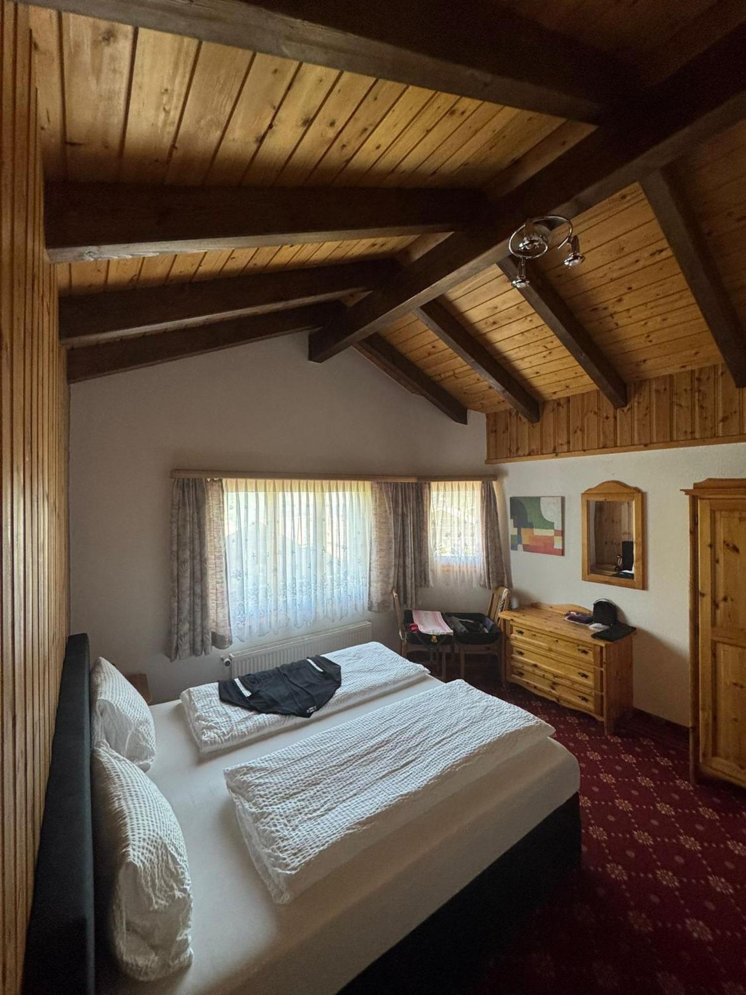Hotel Alpina Grächen Exteriör bild